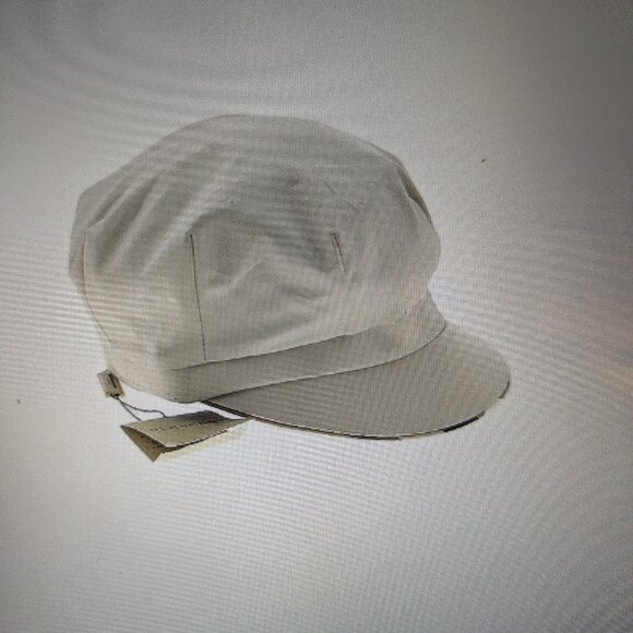 Trendy Burberry Hat NWT - Picture 1 of 4